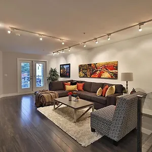 https://morris-luxury-loft-private-parking-patio.edmonton-hotels.net