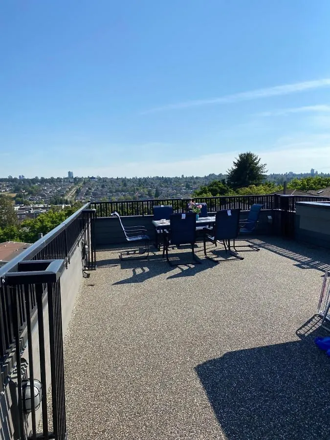 Bed and Breakfast Six Minutes To Rupert Station Vancouver